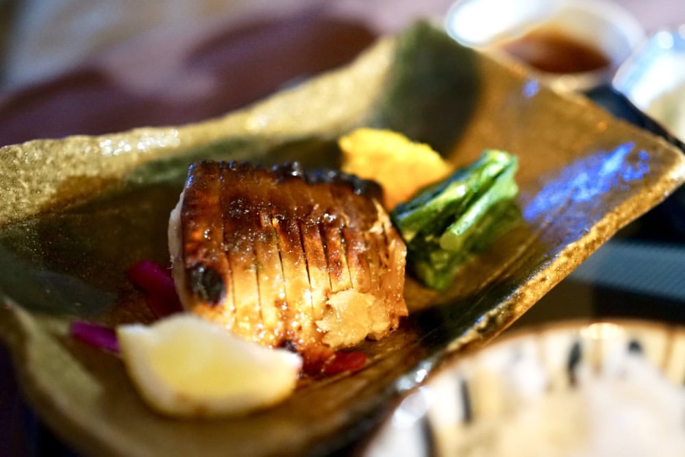 JAL国際線ファーストクラスの機内食が贅沢すぎる！本当に美味しいと